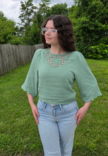 Load image into Gallery viewer, Scalloped Detail Top
