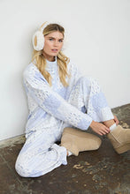 Load image into Gallery viewer, Ice Blue Quilted Top
