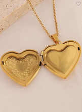 Load image into Gallery viewer, Lockets
