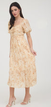 Load image into Gallery viewer, Apricot Floral
