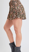 Load image into Gallery viewer, Floral Flounce Short
