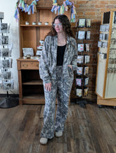 Load image into Gallery viewer, Camo Zip Up (2 color options)
