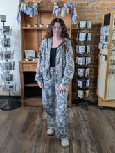 Load image into Gallery viewer, Camo Zip Up (2 color options)
