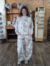 Load image into Gallery viewer, Camo Sweatpant (3 color options)
