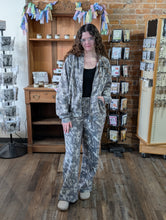 Load image into Gallery viewer, Camo Zip Up (2 color options)
