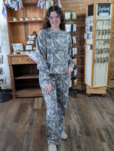 Load image into Gallery viewer, Camo Sweatpant (3 color options)

